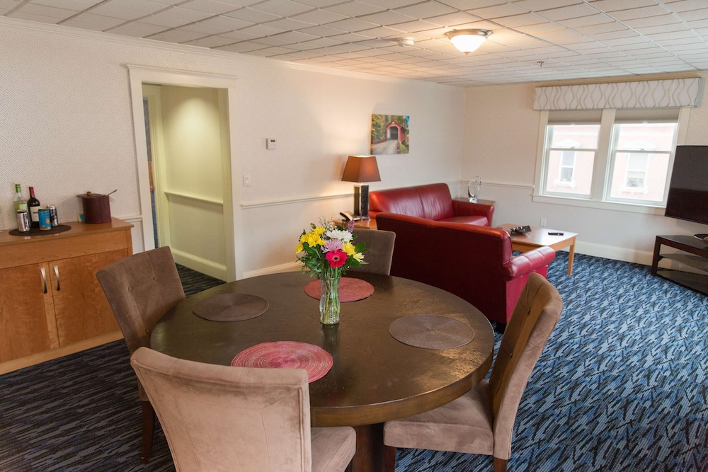 Capitol Plaza Hotel Montpelier Tapestry Collection by Hilton - photo 26
