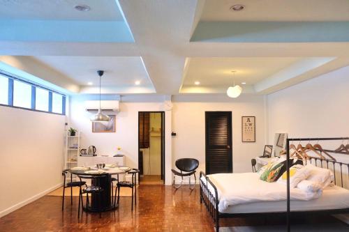 Spacious Design Loft with Rooftop — Bangkok — photo 2