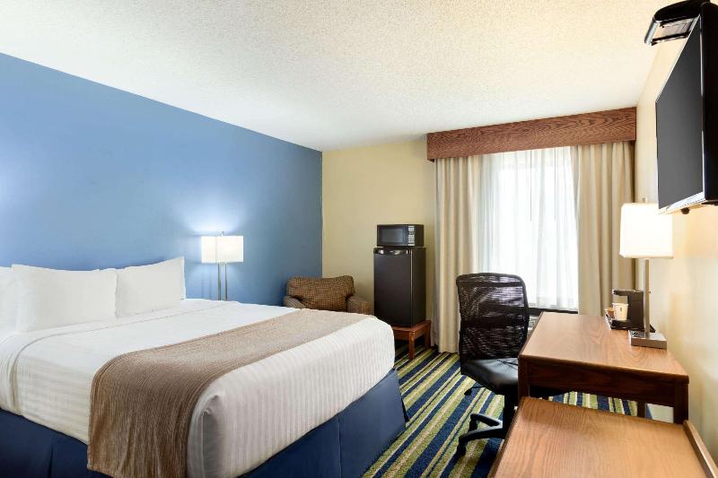 Days Inn by Wyndham Fargo West Acres - photo 11