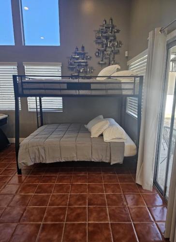Luxury Villa with bonus pool house Private Pool Hot tub rock water fall and slide putting green basketball shuffle board play gym privately gated on circular driveway. — 4-Star Luxury Hotel in Las Vegas, United States