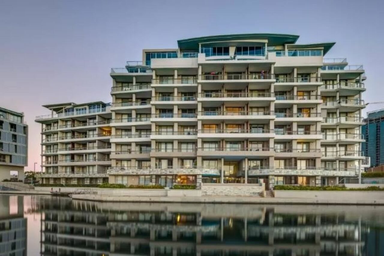 Canal Quays Apartments — 4-Star Luxury Hotel in Cape Town, South Africa