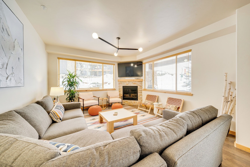 Downtown WP Condo w Pool: Steps to Concert Venue — 4-Star Luxury Hotel in Winter Park, United States