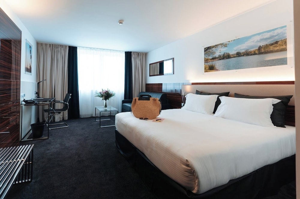 Westotel Taverny Paris Val d'Oise — 4-Star Luxury Hotel in Taverny, France