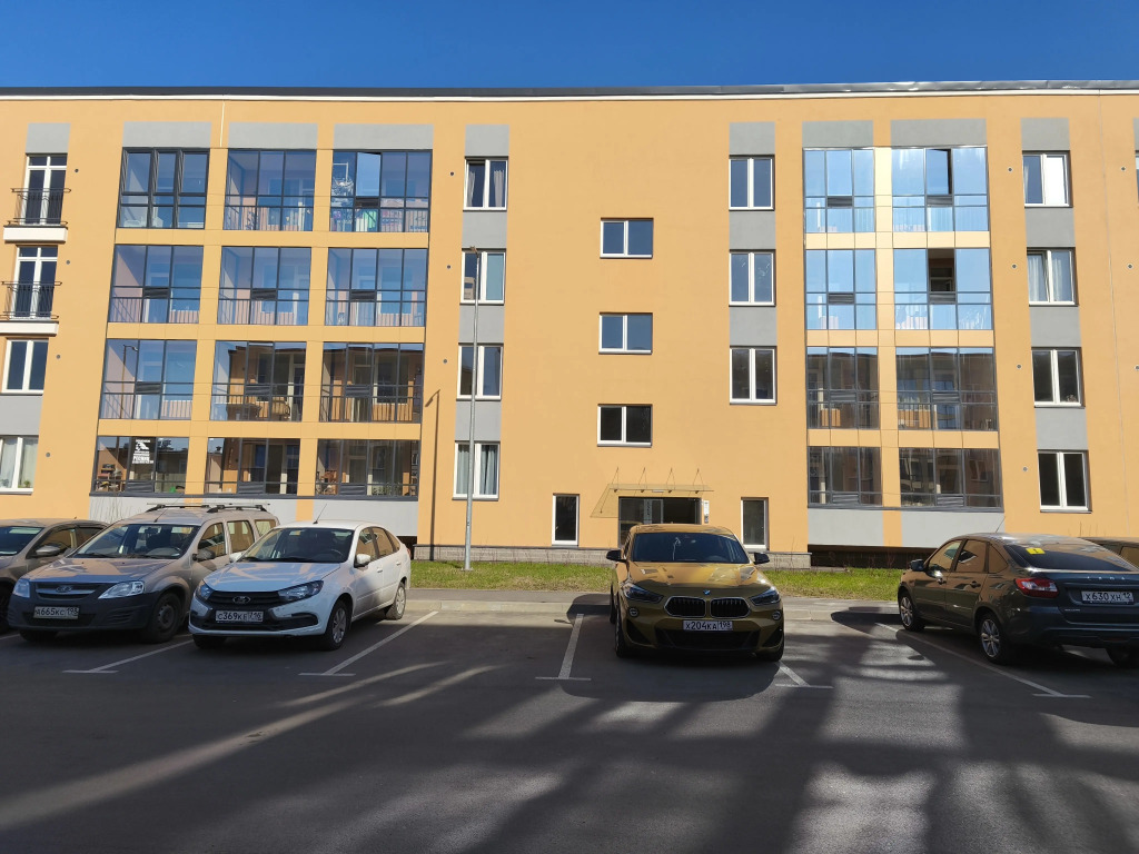 V Petrodvortsovom Rayone Flat 22291986 — Strel Na