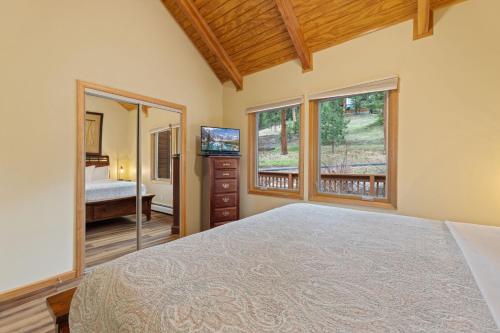 Creekside Suites 11 by Estes Park Condos — 4-Star Luxury Hotel in Estes Park, United States