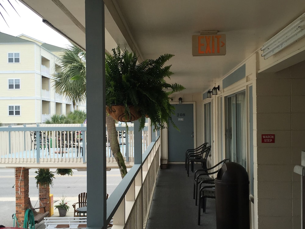 High Tide Motel pet-friendly hotel North Myrtle Beach