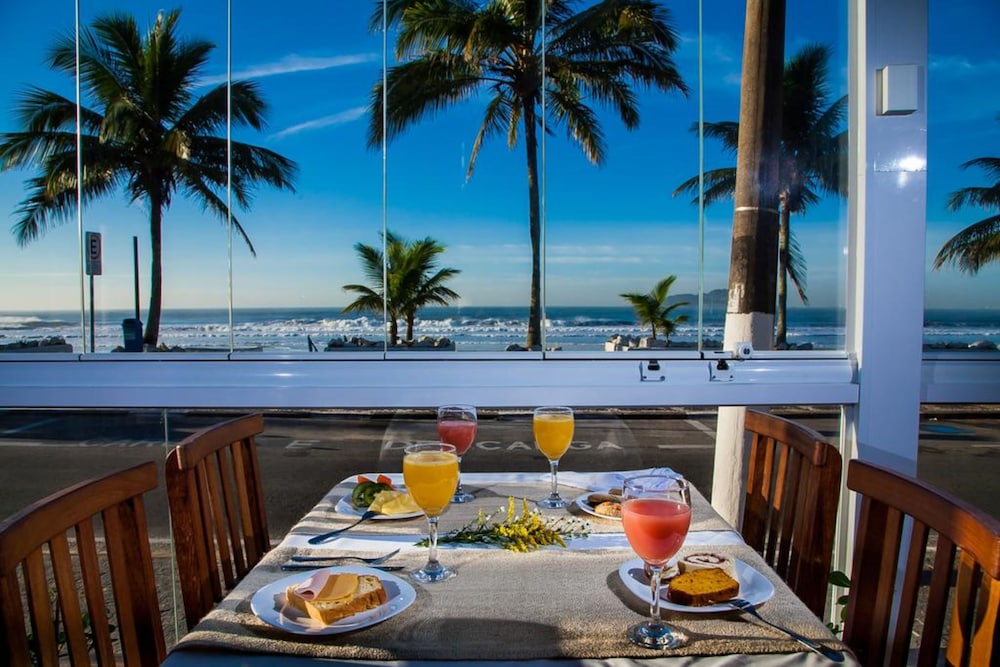Strand Hotel — hotel in Guaruja