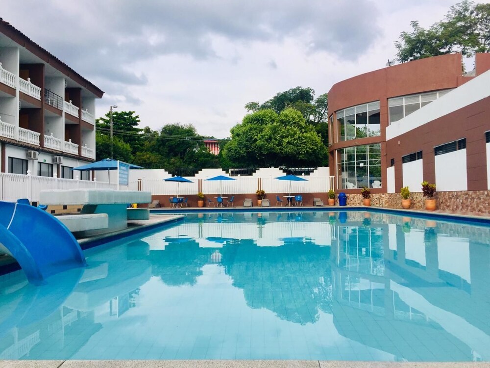 Hotel Marux Plaza — hotel in Melgar