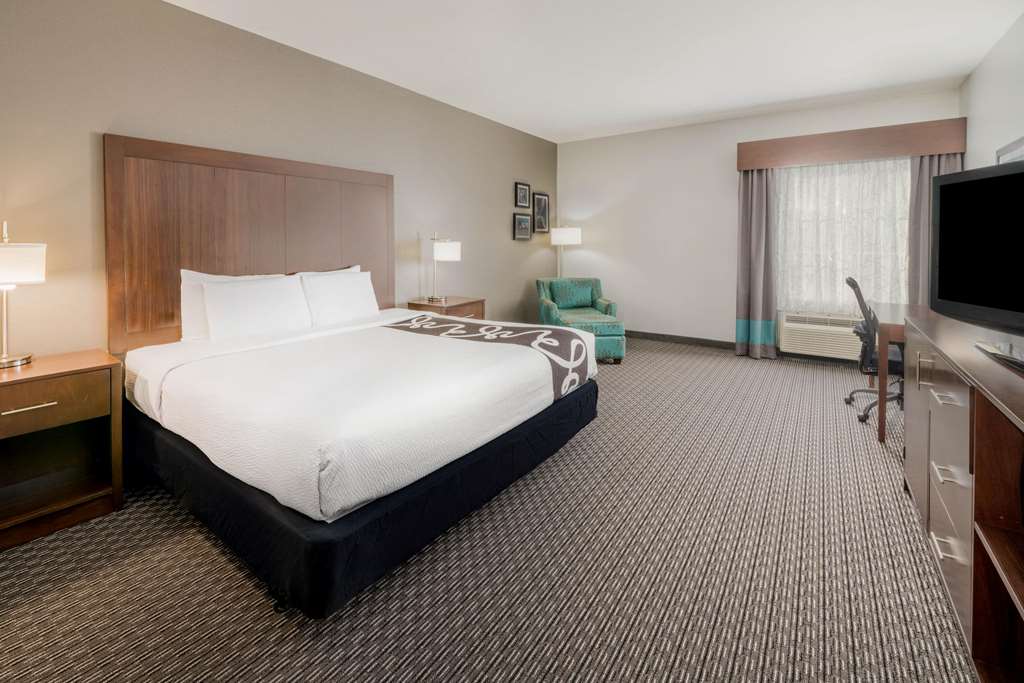 La Quinta Inn & Suites by Wyndham Fort Worth Arlington West - photo 6