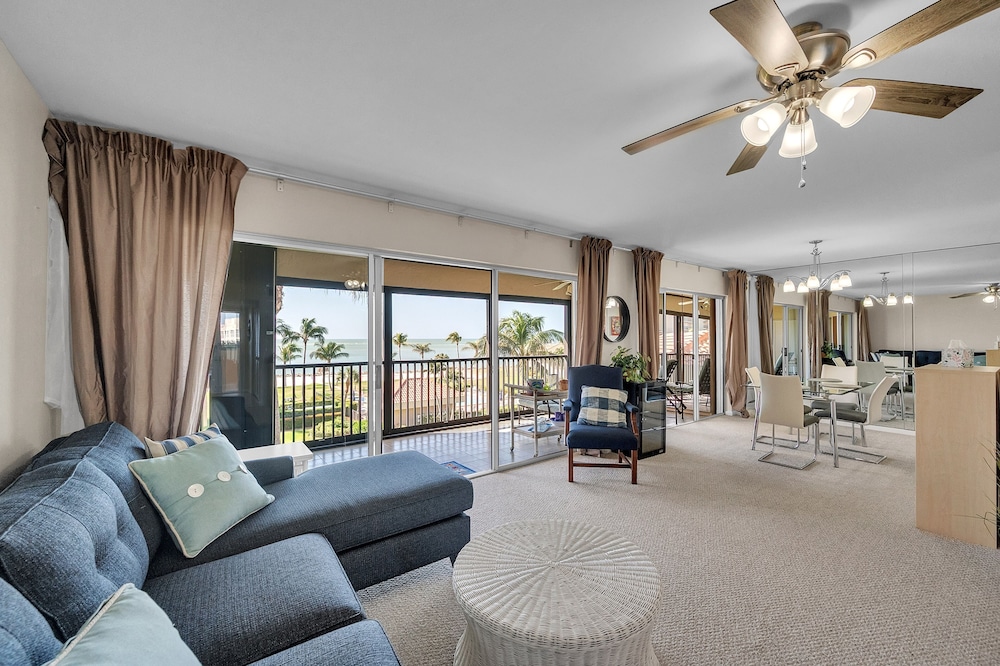 Gulf view Condo With Resort style Amenities 2 Bedroom Condo - photo 13