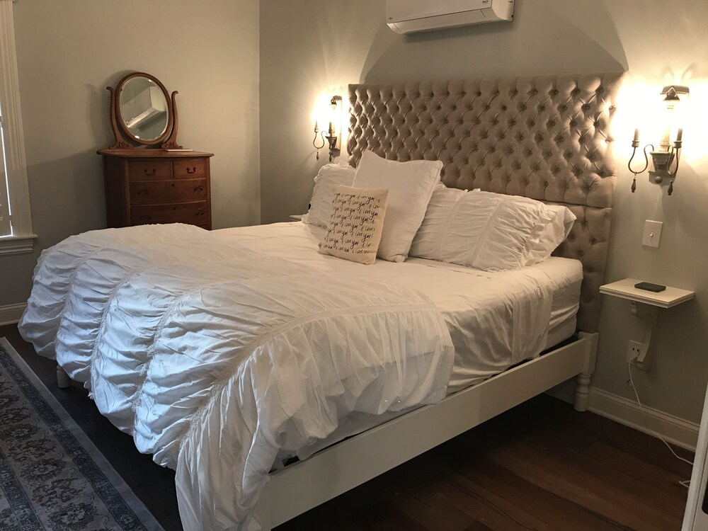 Chateau Rooms - photo 5