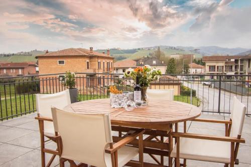 Casa Baratta Il Gelso Neive terrazza sulle Langhe — 4-Star Luxury Hotel in Bricco Di Neive, Italy