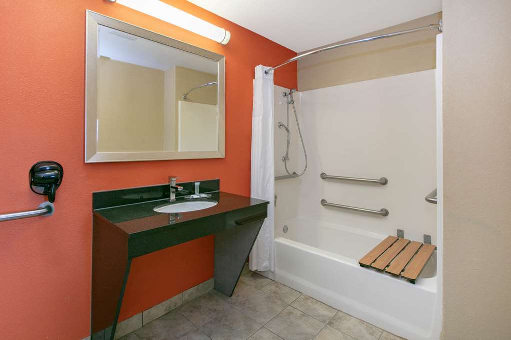 Days Inn & Suites by Wyndham Arlington Near Six Flags - photo 5