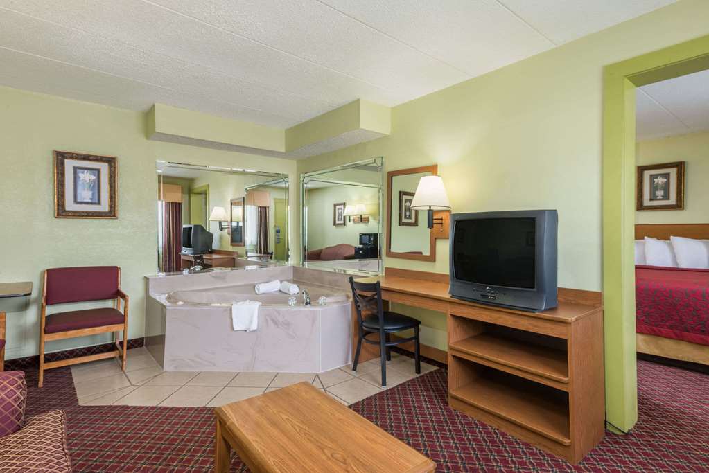 Days Inn & Suites by Wyndham Springfield on I 44 - photo 12