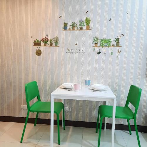 Cozy Studio Unit McKinley Hill — 4-Star Luxury Hotel in Manila, Philippines