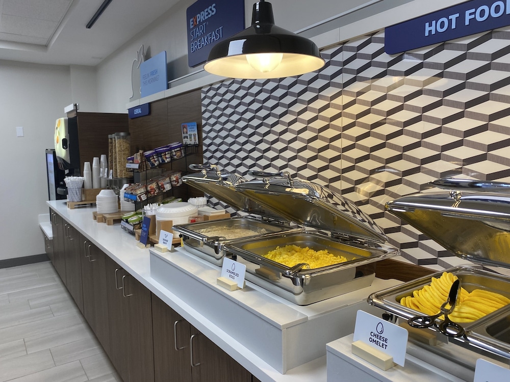 Holiday Inn Express Hotel & Suites Plymouth by IHG - photo 52