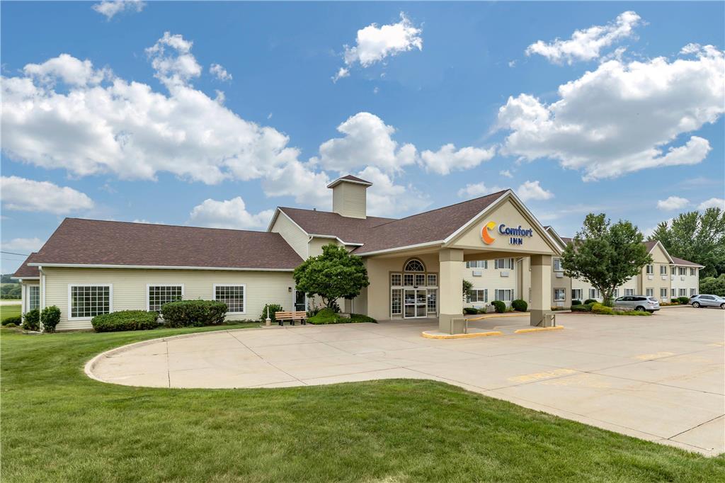 Comfort Inn Dyersville Near Field of Dreams - photo 4