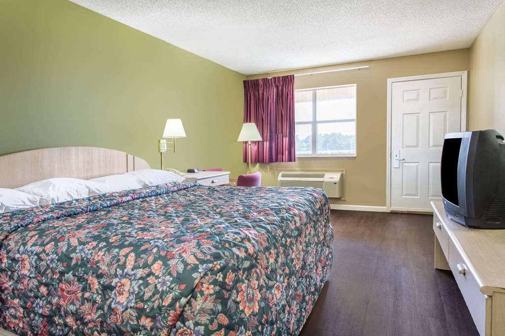 Super 8 by Wyndham Monticello - photo 5