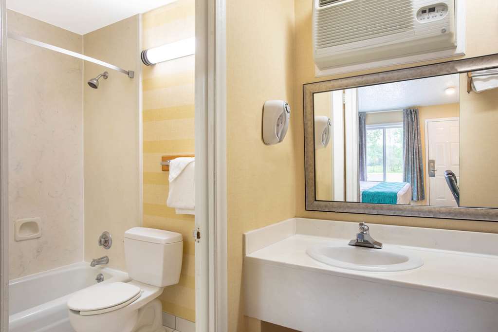 Howard Johnson by Wyndham Hartford South Rocky Hill - photo 21