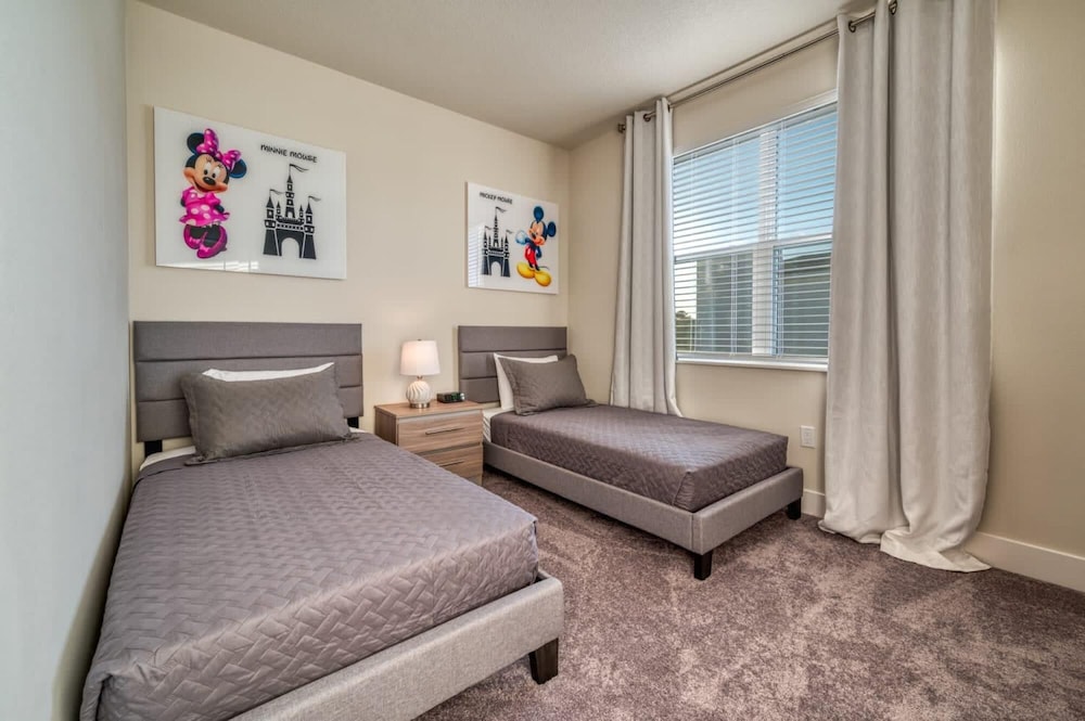 Spacious New Modern Retreat - photo 18