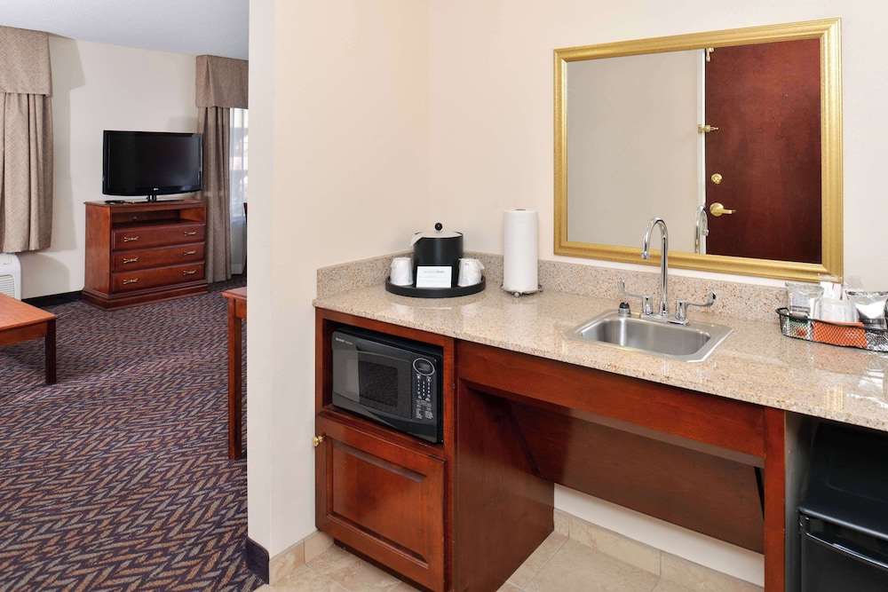 Hampton Inn & Suites Dayton Vandalia - photo 46