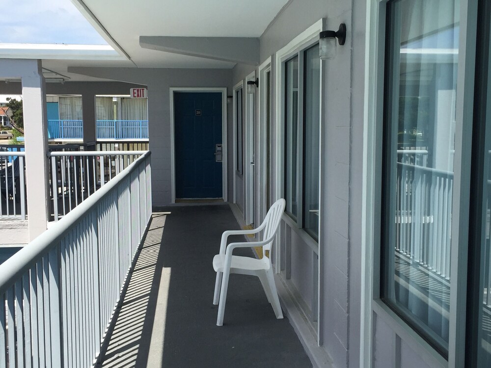 Admiral Motor Inn - photo 43