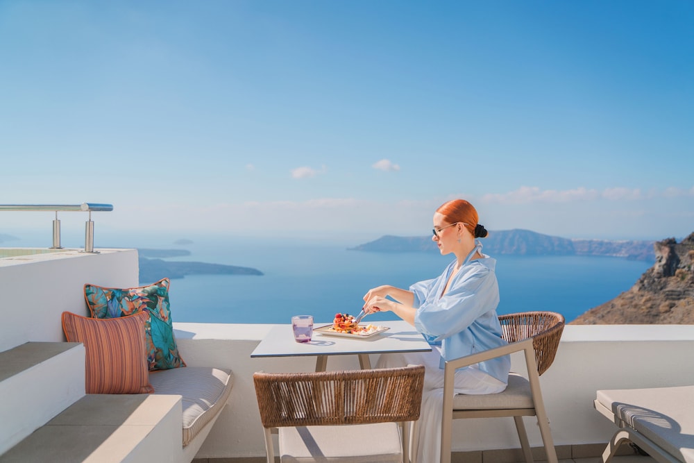 Spitia Tzitzi — 4-Star Luxury Hotel in Fira, Greece