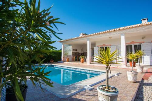 Casa Naboo Sunny Holiday Home with Pool — 4-Star Luxury Hotel in Aljezur, Portugal