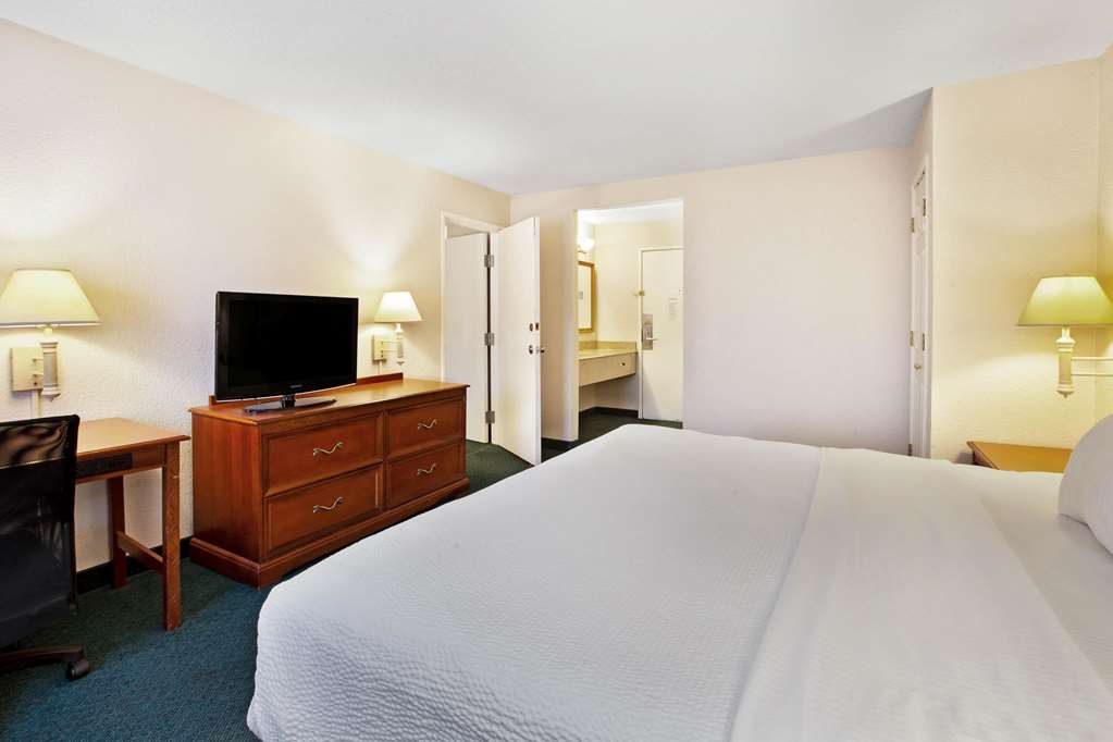 La Quinta Inn by Wyndham Detroit Canton - photo 27