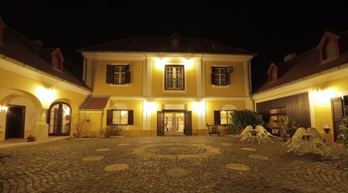 Gombas Kuria Mansion Boutique BB — 4-Star Luxury Hotel in Balatonfured, Hungary