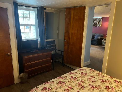 Claddagh Motel & Suites - photo 56