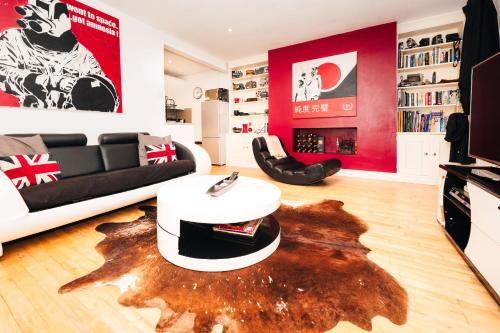 2 Bed Portobello Rd moments from Tube — 4-Star Luxury Hotel in London, United Kingdom