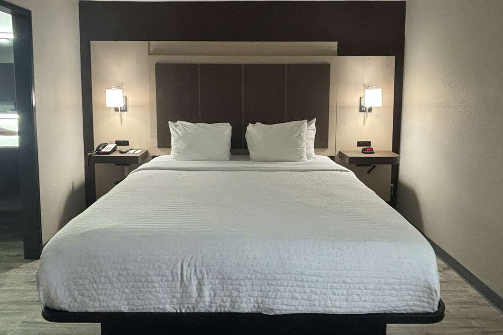 Quality Inn & Suites at Airport Blvd I 65 - photo 16