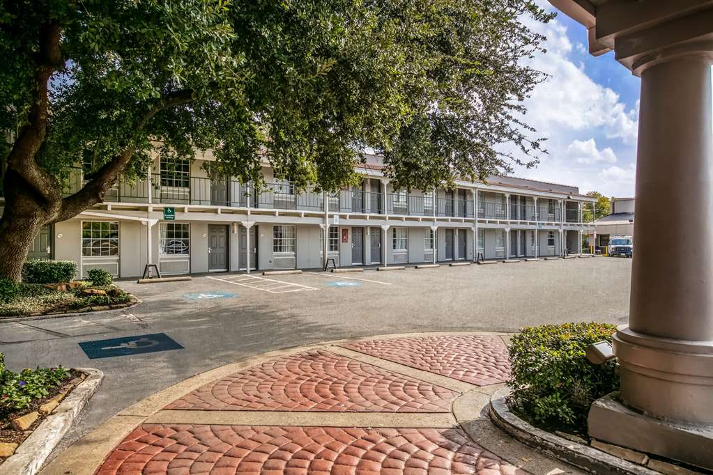 La Quinta Inn by Wyndham Dallas Uptown - photo 8