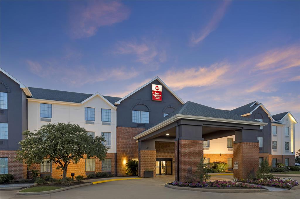 Best Western Plus Executive Hotel & Suites - photo 47