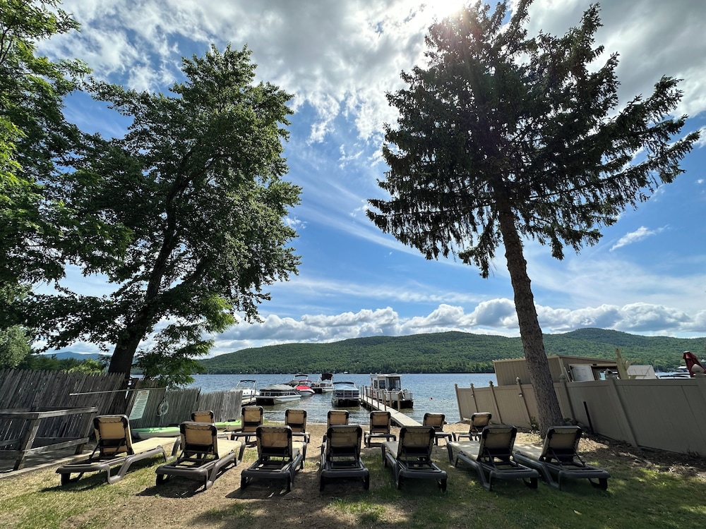 O'Sullivan's On The Lake Motel - photo 33