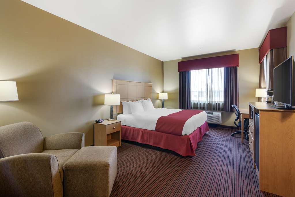 Best Western Golden Prairie Inn & Suites - photo 20