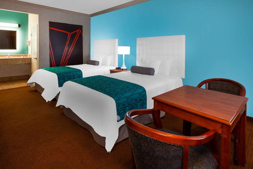 Howard Johnson Hotel & Suites by Wyndham Pico Rivera - photo 10