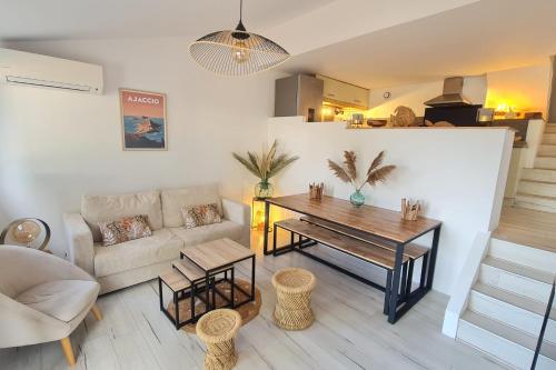 Charming House with Terrace And Pool — 4-Star Luxury Hotel in Grosseto-Prugna, France