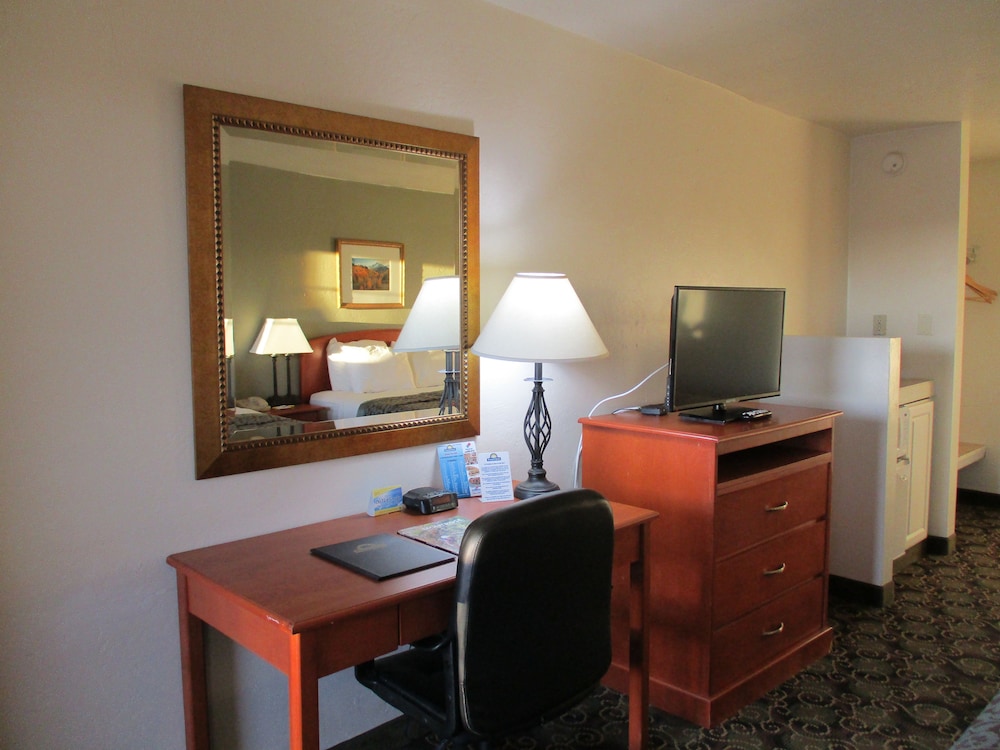 Days Inn by Wyndham Montrose - photo 38