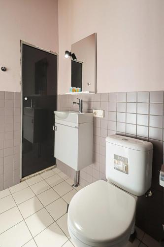 Cozy and Stylish Apt Next to Stamba and Rooms