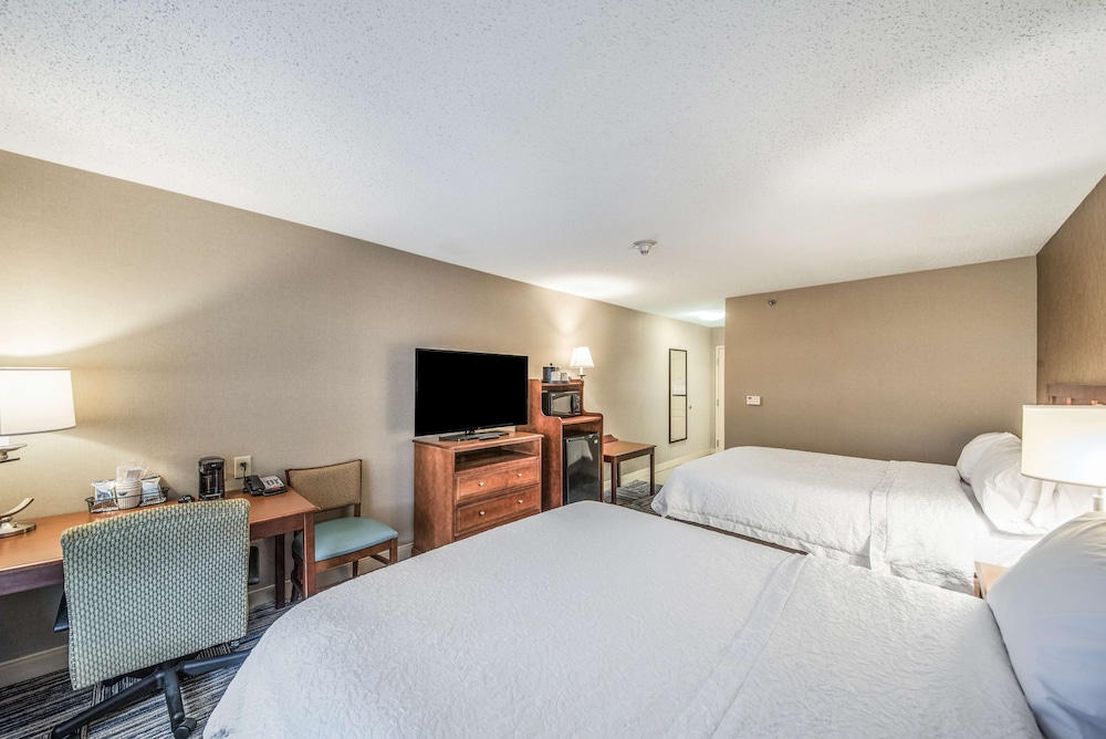 Hampton Inn Greenfield - photo 17