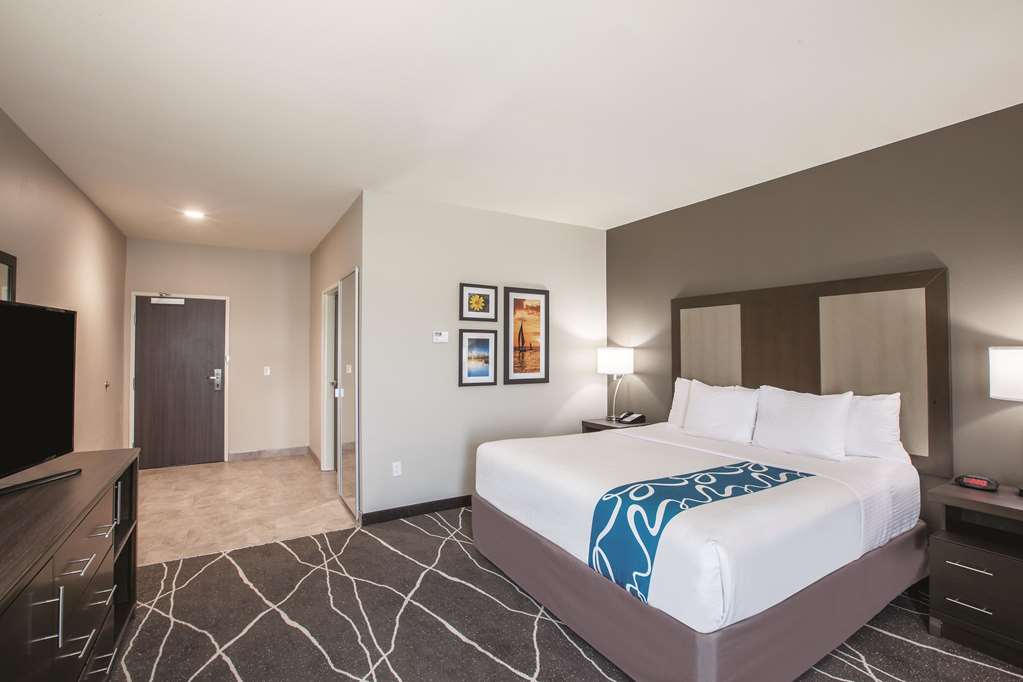 La Quinta Inn & Suites by Wyndham Tulsa Broken Arrow - photo 20