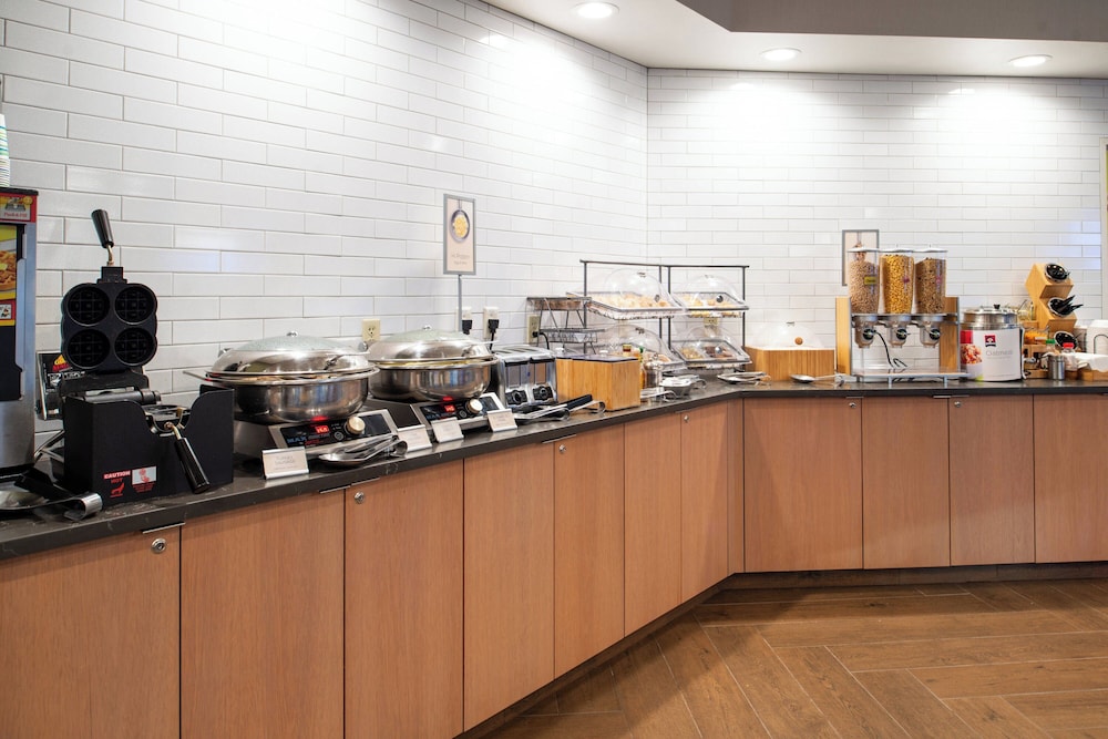 Fairfield Inn & Suites by Marriott Beloit - photo 39