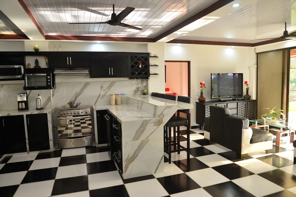 Vista del Pacifico Boutique Hotel — 4-Star Luxury Hotel in Quepos, Costa Rica