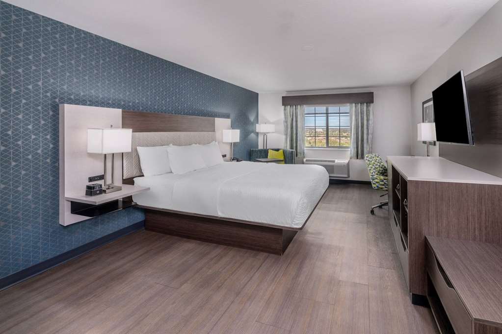 La Quinta Inn & Suites by Wyndham Santa Rosa - photo 12