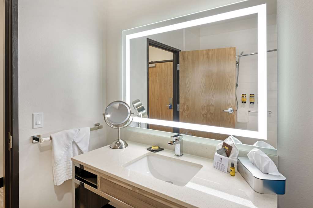 Best Western Plus Executive Residency Carlsbad Hotel - photo 43