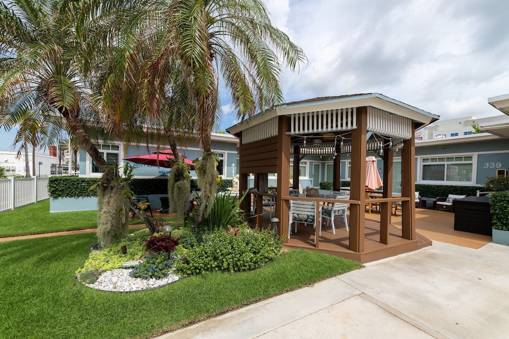 Tropic Isle Boutique Hotel - photo 23