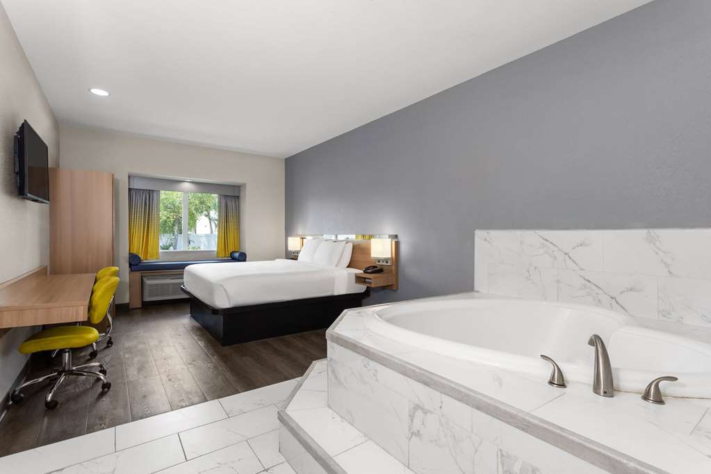Microtel Inn & Suites by Wyndham Panama City - photo 39
