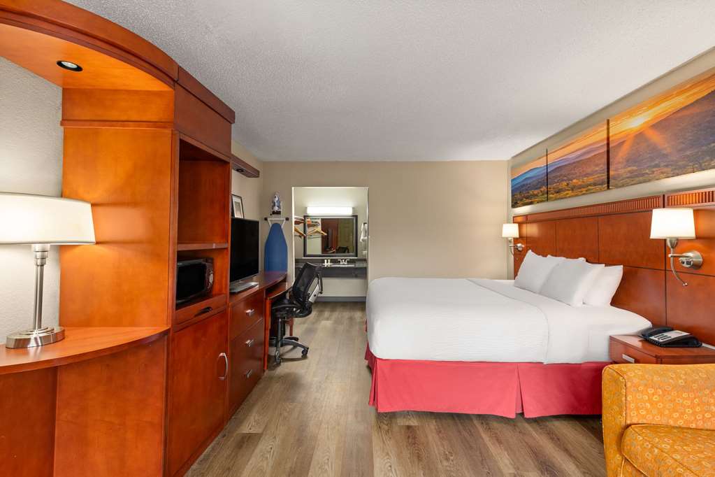 Days Inn by Wyndham Knoxville East - photo 22